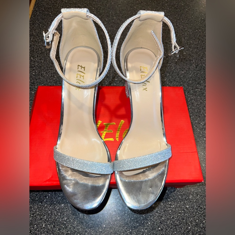 Silver heels - Picture 3 of 4